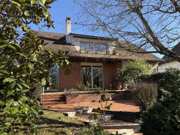 Auxerre périphérie - Pavillon 9 pièces de 167 m² à rafraîchir