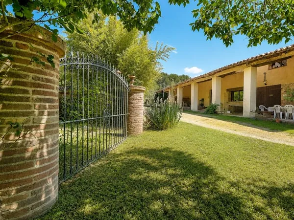 A vendre propriété de charme, 8 pièce(s) L Isle Jourdain 278 m2