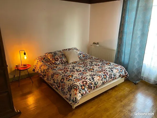 Chambre en colocation dans une maison avec jardin