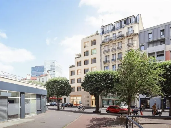 Local commercial 240 m²