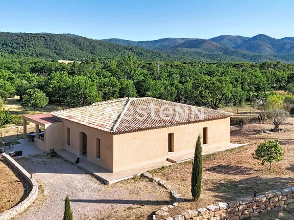 A VENDRE Maison La Garde Freinet 5 pièce(s) 200 m2- terrain 24956m2- Calme- Prestige