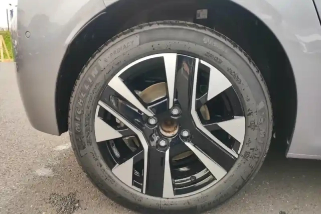 Peugeot 208 electrique 50 kwh 136ch — photo 15
