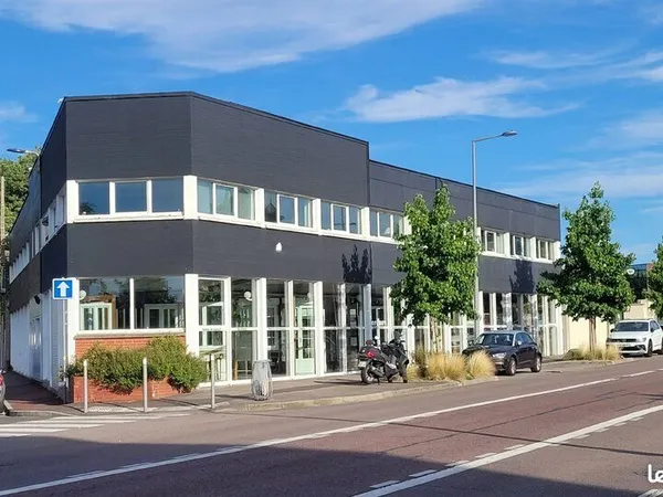 LOCAL D'ACTIVITE 940 m² LE PETIT QUEVILLY