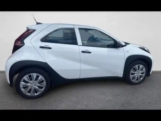 Toyota Aygo X 1.0 vvt-i 72ch active business my23 — photo 9