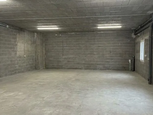 Opportunité Local commercial / dépôt de plain-pied Le Ro