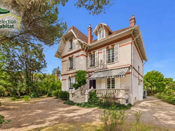 Villa 9 pièces 345 m²