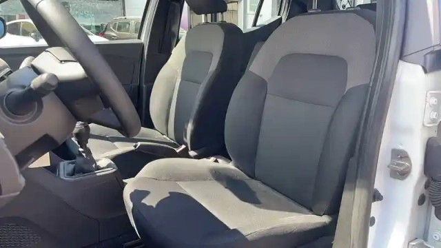 Dacia Sandero sce 65 — photo 7