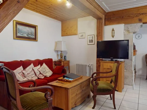 APPARTEMENT T3 MEUBLE, (TOUTES CHARGES COMPRISES !!) 83m², 2 ROUTE DE MOUTHE