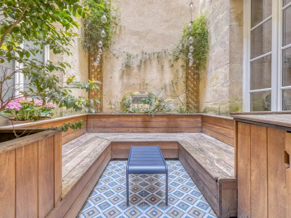 Vends appartement Bordeaux Saint Paul, 2 places de parking, 4 patios