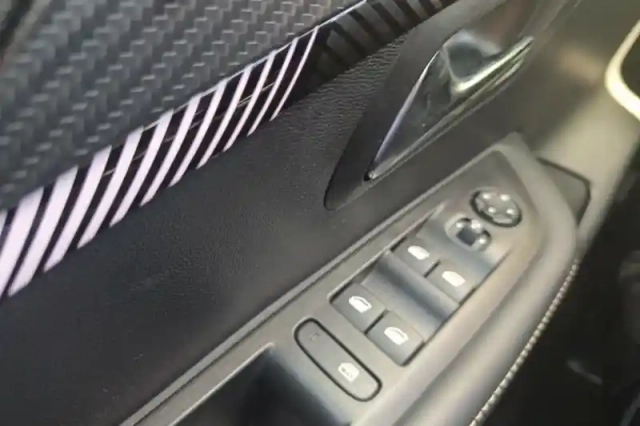 Peugeot 208 puretech 100 s&amp;s bvm6 — photo 25