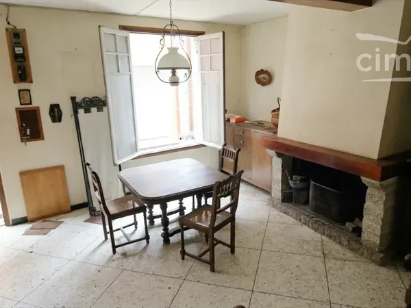 QUILLAN – Maison de ville sur 3 niveaux avec grenier – 74 m² habitables