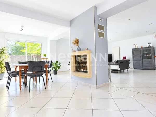 Maison familiale 180 m² surface utile, non mitoyenne avec grand jardin et garage