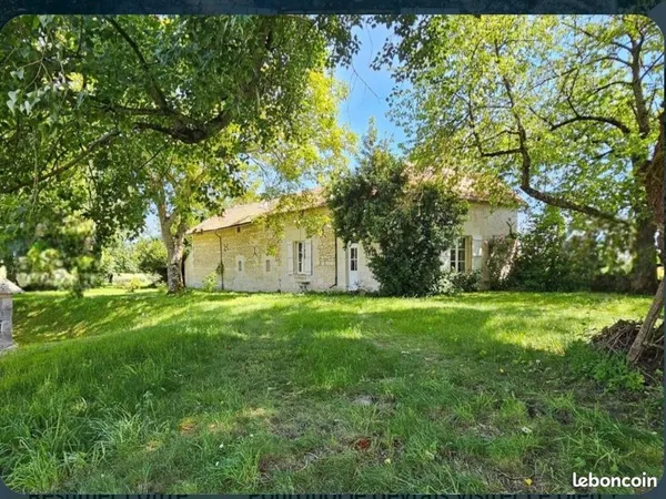 Vente d'une maison de charme à 1h30 de Paris en TGV et 40m pour l'aéroport de Poitiers vols pour l'A