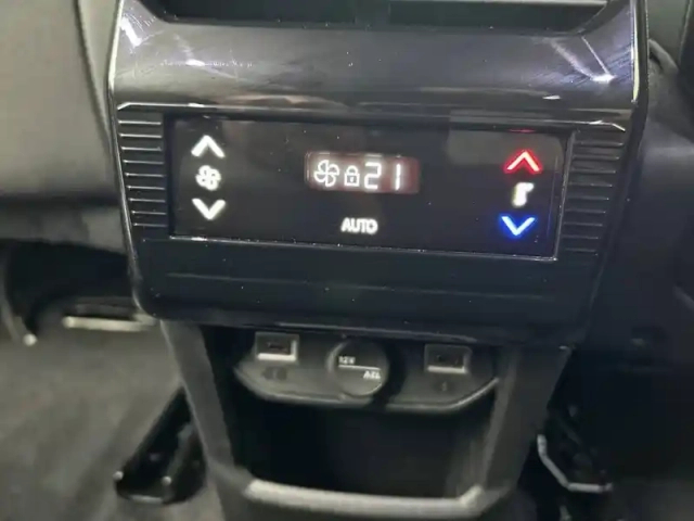 Peugeot 5008 hybrid 136 e-dcs6 — photo 20