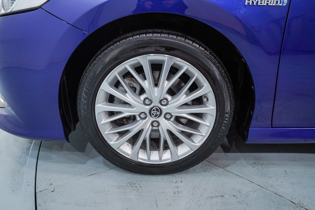 Toyota Camry — photo 11