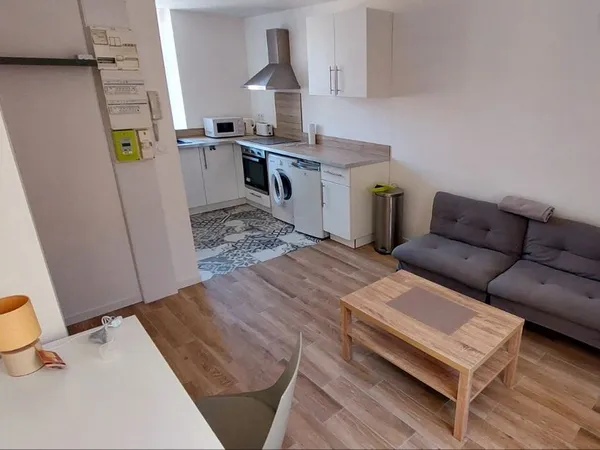 T1 bis meublé de 29 m² avec chambre - Centre-ville de Sens (89100) - 490 CC
