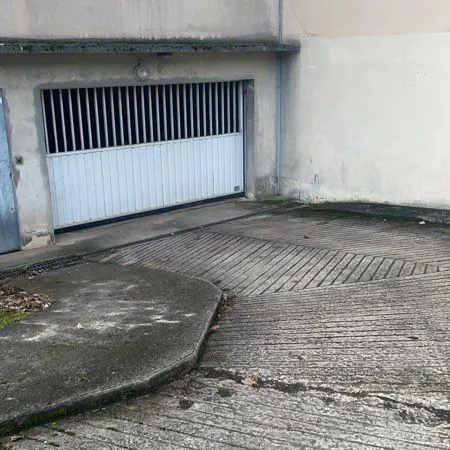 BOX FERMÉ 14 m² EN PARKING SOUTERRAIN SÉCURISÉ 🚗🔒