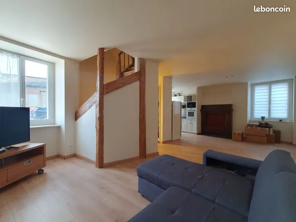 Agréable maison de ville rénovée meublée