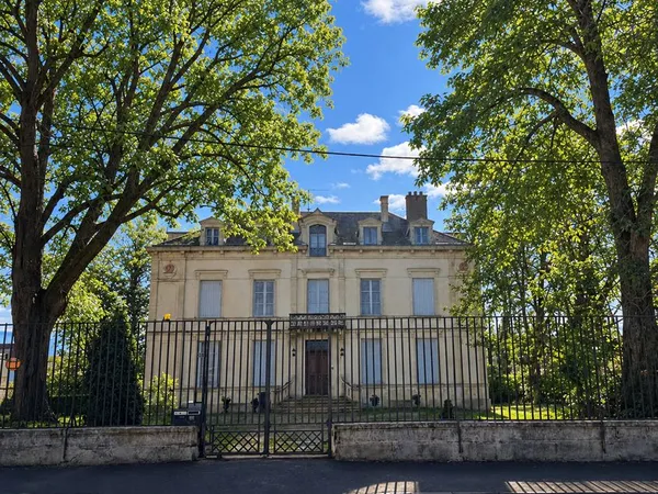 Propriété 11 pièces 400 m²
