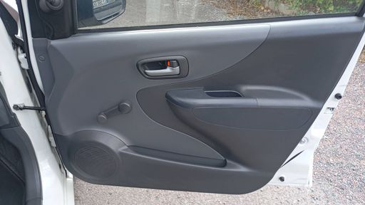 Suzuki Alto 1.0 68 - . – 2014 – 88846 km – Essence – Boîte Manuelle — photo 43