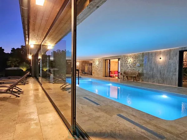 Maison 14 pièces 798 m²
