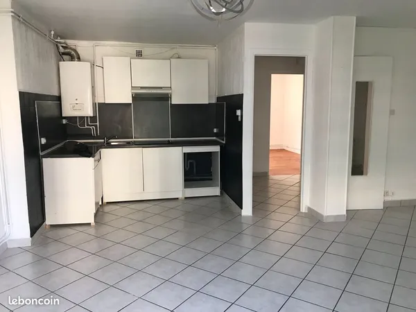 Appartement au Boulvard Foch type F4 transformer en F3 à louer