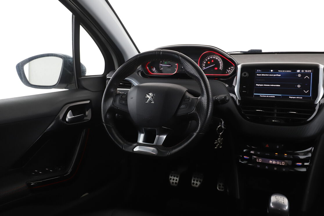 Peugeot 2008 1.2 PureTech GT Line — photo 12