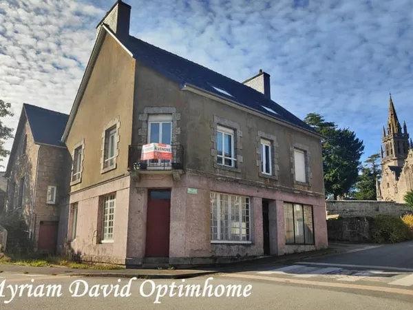 Un ensemble immobilier aux multiples possibilités au coeur de Kergrist-Moëlou