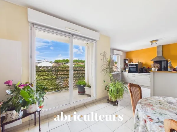 Centre Saint Sébastien, beau T3 , 2 chambres, avec balcon et grand garage (44230)