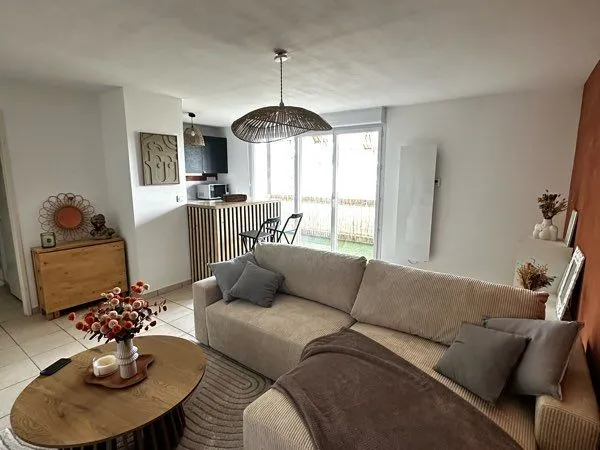 Superbe T2 rénové avec terrasse - Résidence sécurisée avec piscine