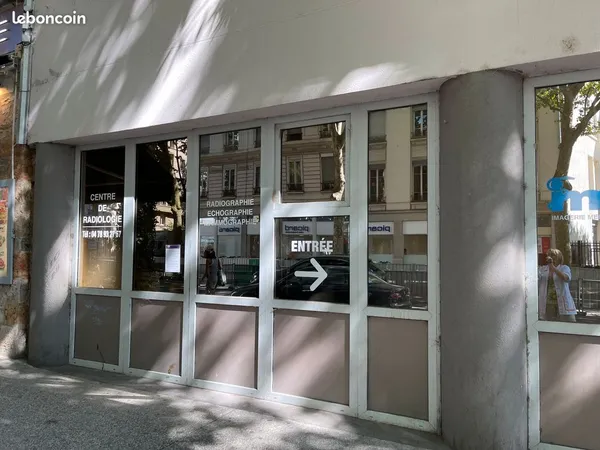 Local professionnel 235m2