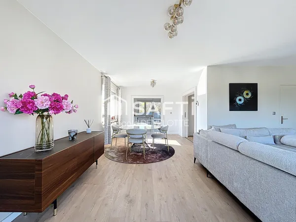 Superbe appartement avec terrasse et stationnement