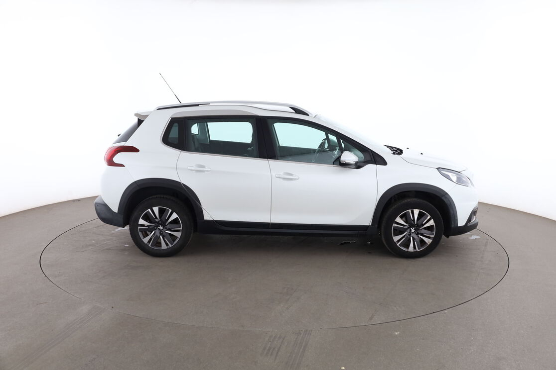 Peugeot 2008 1.2 PureTech Allure — photo 6