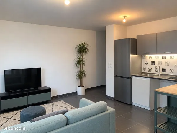 A vendre T2 avec Balcon proche métro Cuire immeuble de 2018