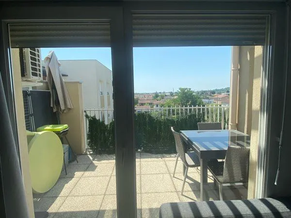 À LOUER - Bel appartement T3 de 64 m² avec terrasse de 11 m² - Bron 7 chemins