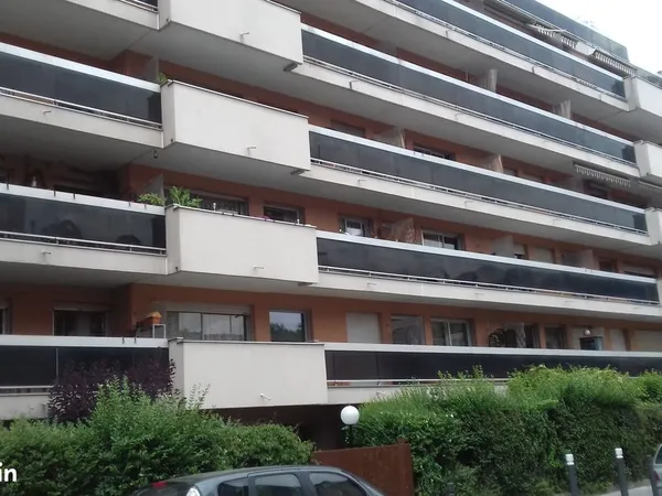Parking à louer - Saint Ouen Zola