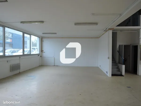 Local d'activité 562 m²