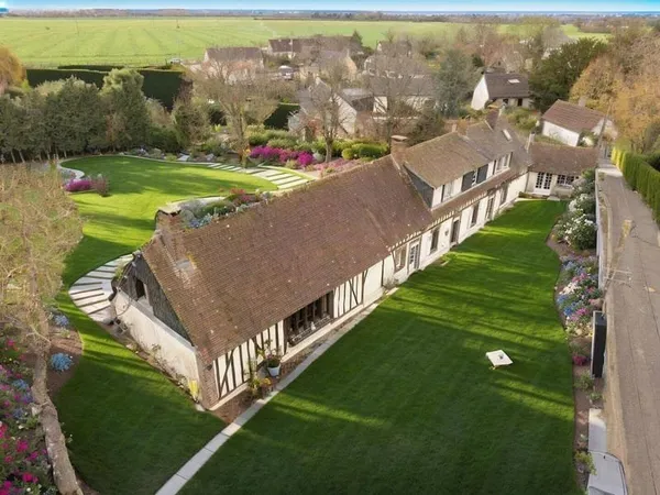 Maison 7 pièces 300 m²