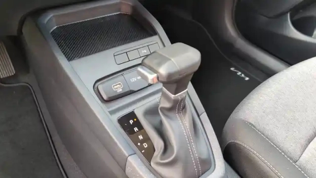 Kia Stonic 1.0 t-gdi 100 ch dct7 — photo 32