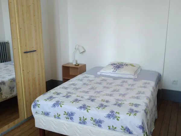 Chambre meublée