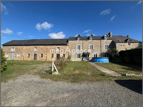 Corps de ferme avec gîte et 1,1 hectare