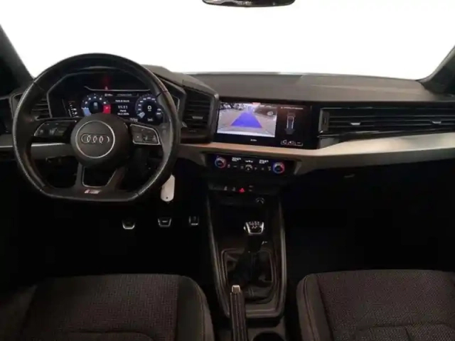Audi A1 25 tfsi 95 ch bvm5 s line — photo 8