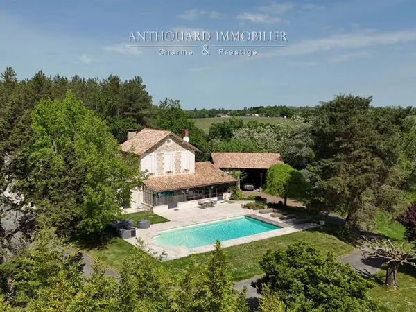 Belle demeure, piscine sur 7,4ha