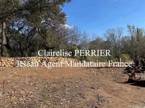 TERRAIN CONSTRUCTIBLE viabilisé à proximité de LORGUES