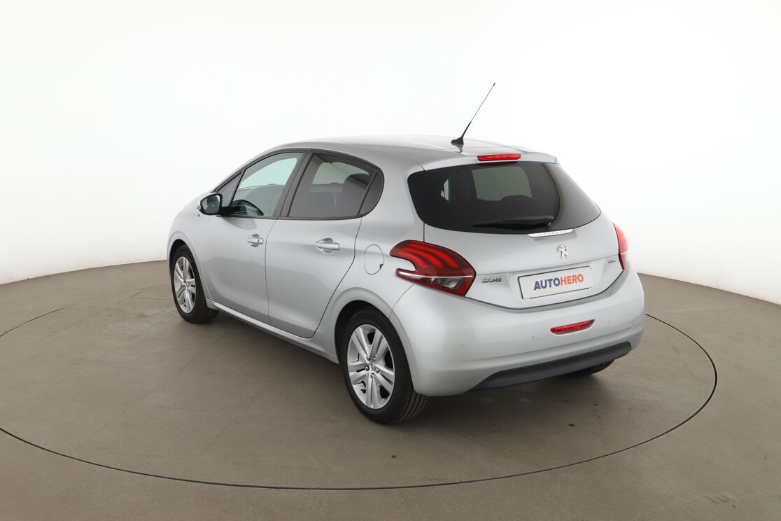 Peugeot 208 1.2 PureTech Style — photo 3