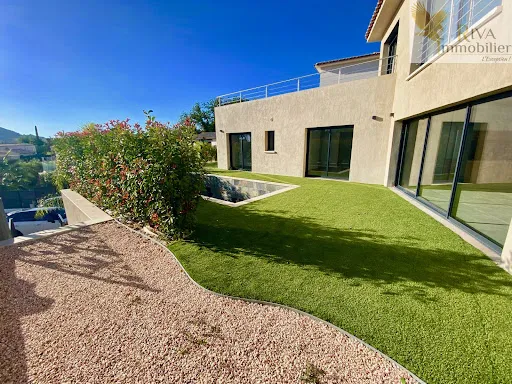 Villa 6 pièces 180 m²