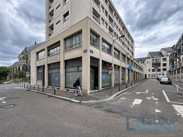 Local commercial de 55m² - proche place de la Pucelle