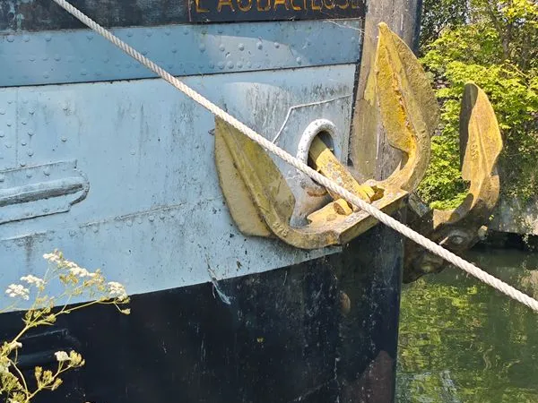 Péniche raccourcie