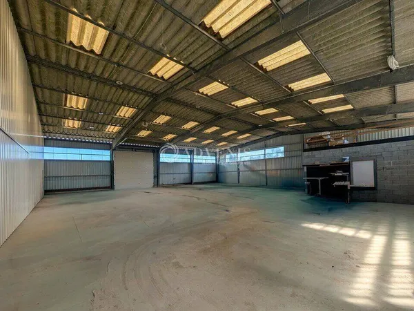 Local d'activité 600 m²