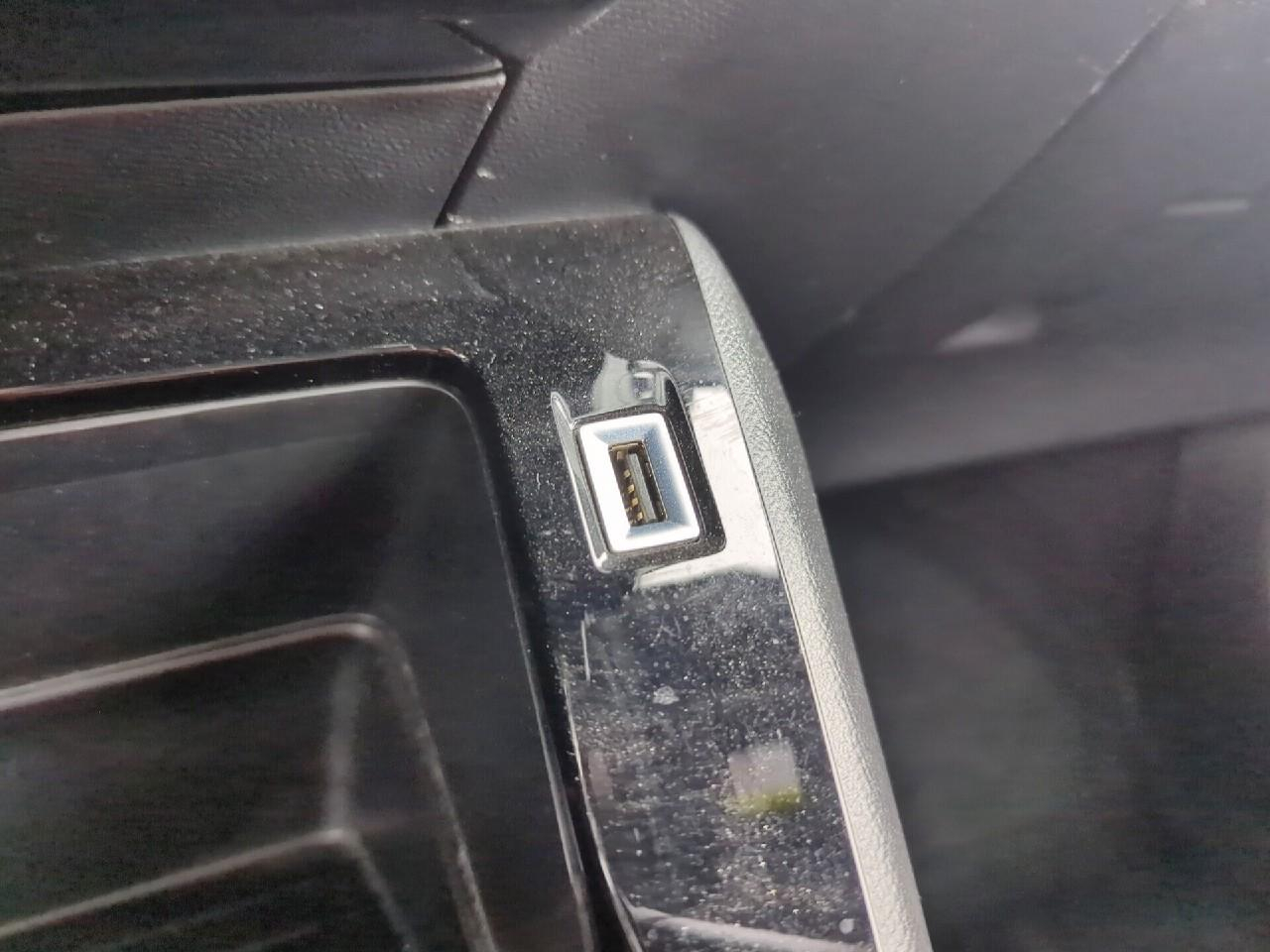 Peugeot 2008 puretech 100 s&s bvm6 active pack — photo 25